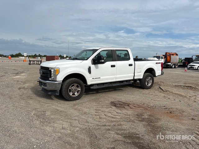 2017 Ford F-350 XL 4x4 Crew Cab Pickup