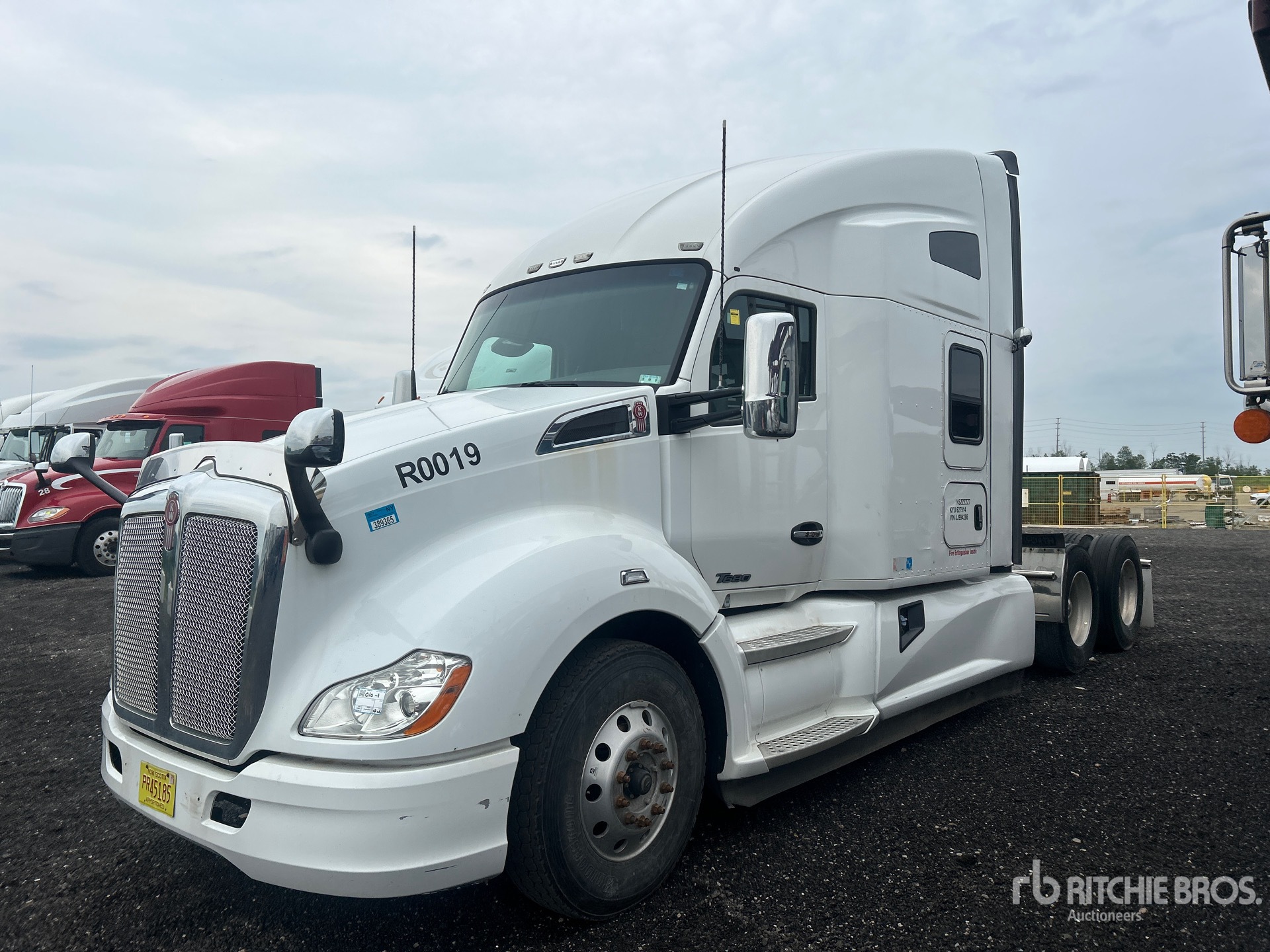 2018 Kenworth T680 6x4 T/A Sleeper Truck Tractor
