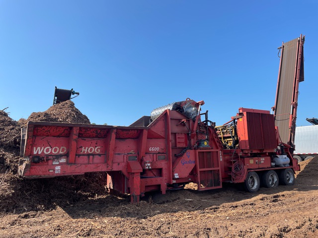 2006 (unverified) Morbark 6600 Wood Hog Tri/A Horizontal Grinder