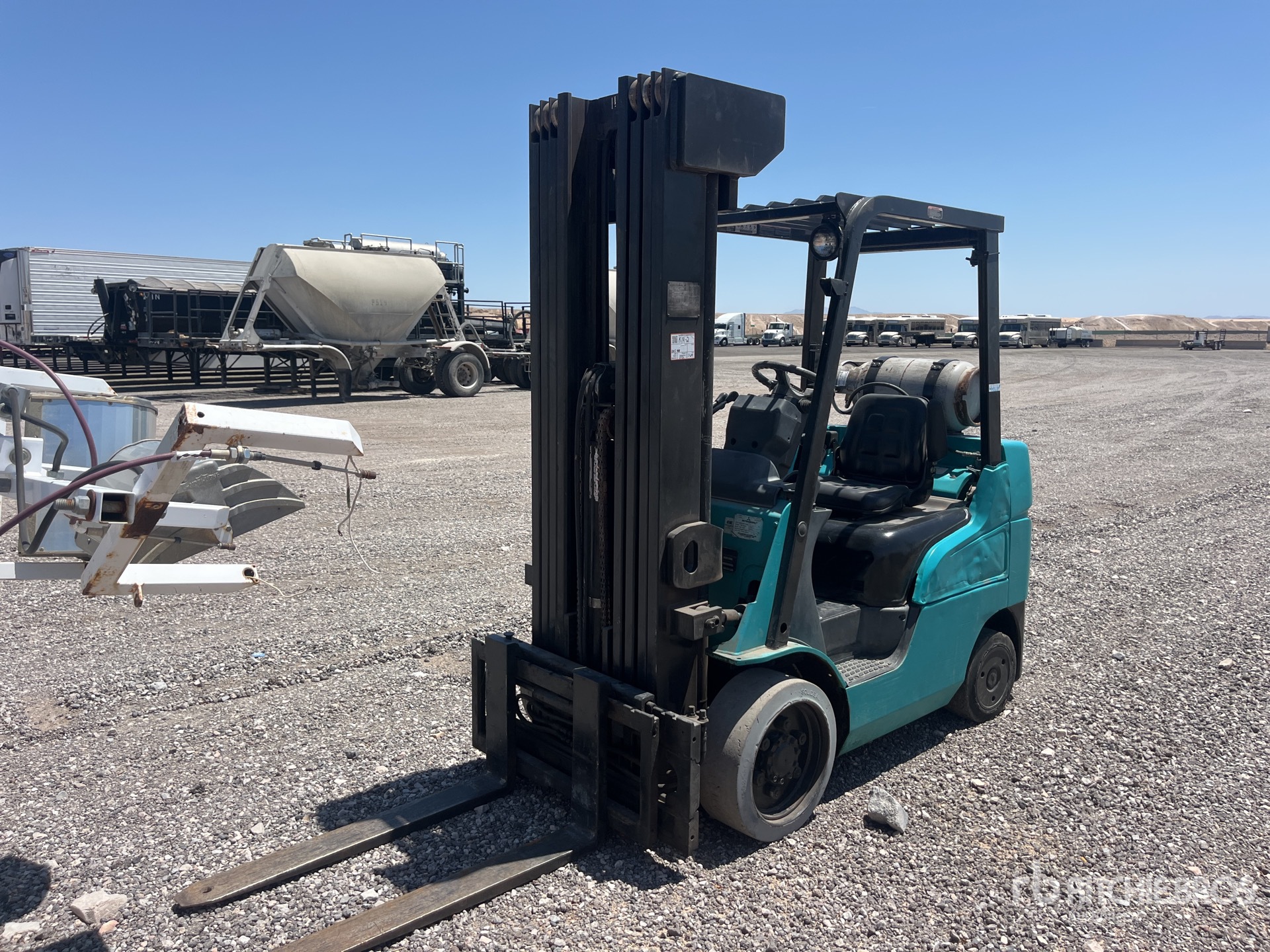 Mitsubishi FGC-25N Cushion Tire Forklift