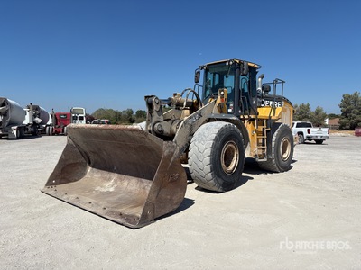 2019 John Deere 744K Wheel Loader