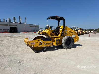 2020 Sakai SV414 Compacteur à tambour lisse
