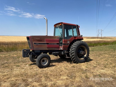 International 5088 2WD Tractor