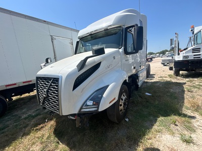 2023 Volvo VNL64T 6x4 Ciągnik siodłowy T/A z kabiną sypialną