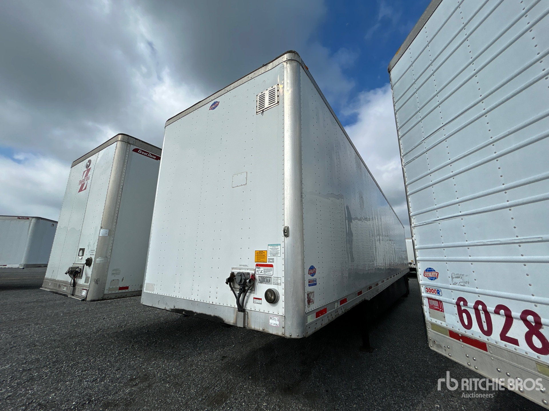 2020 Utility 53 ft x 102 in T/A Van Trailer
