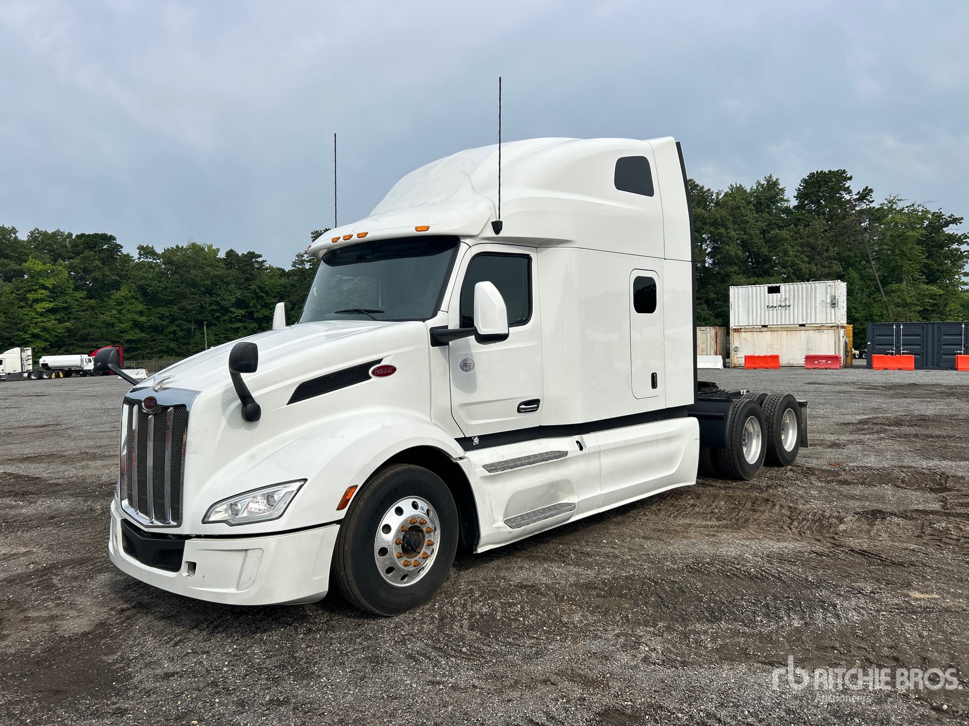 2022 Peterbilt 579 6x4 T/A Sleeper Truck Tractor
