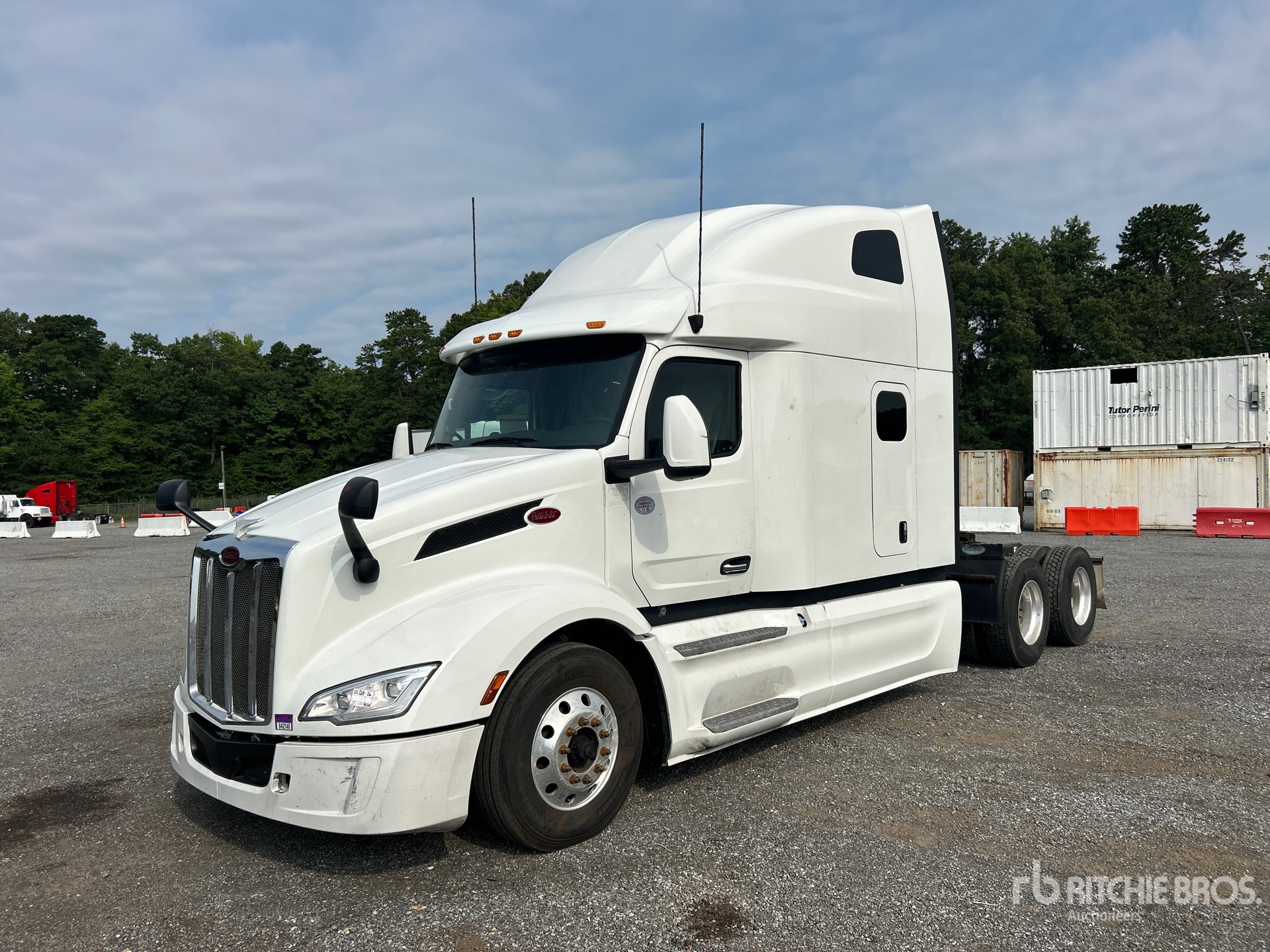2022 Peterbilt 579 6x4 T/A Sleeper Truck Tractor