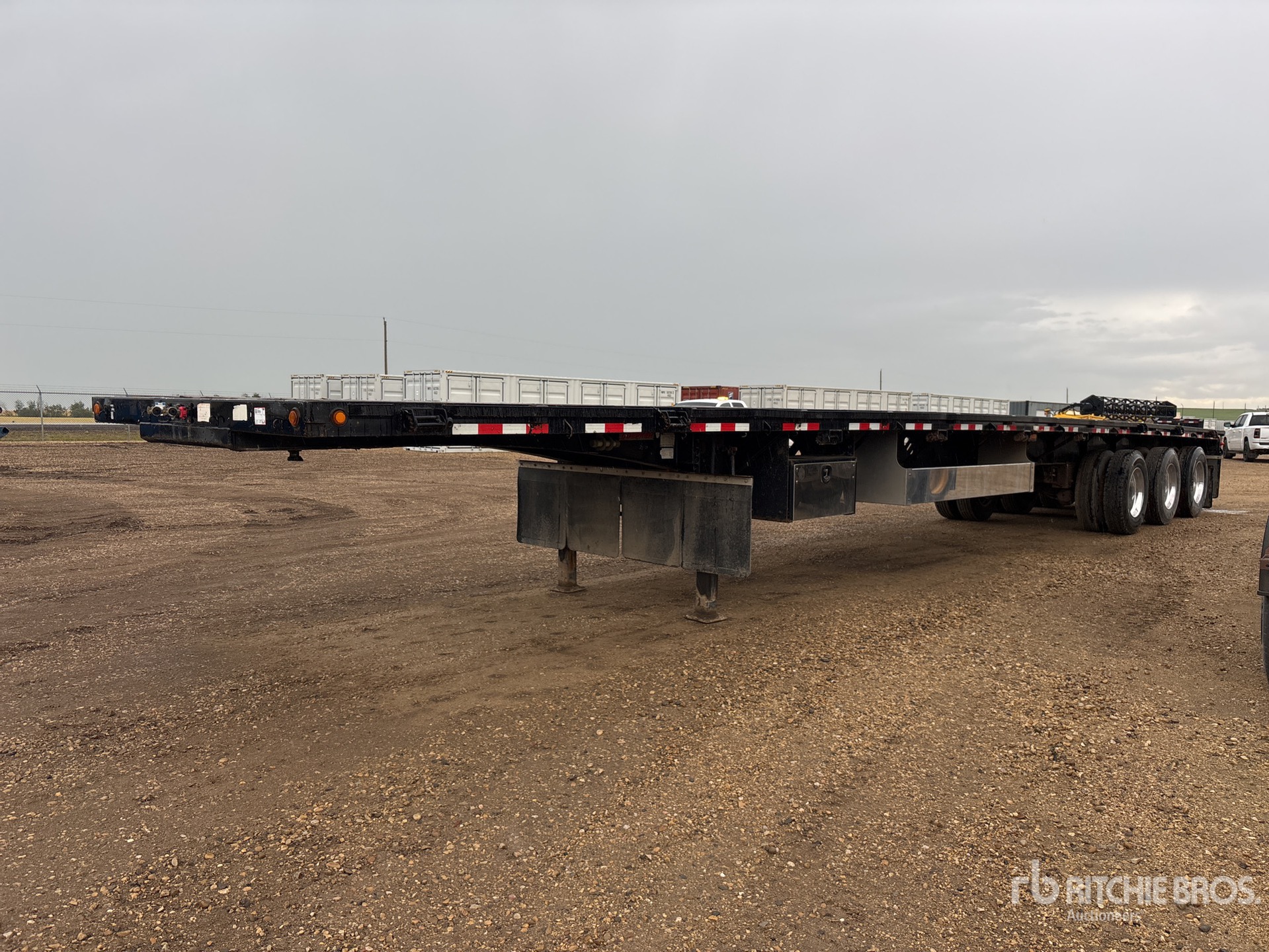 2008 Doepker 49 ft Tri/A Flatbed Trailer