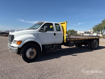 2003 Ford F-650 4x2 Extended Cab Ciężarówka z płaską platformą