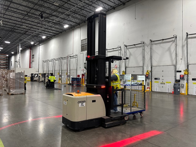 Crown SP4050-30 3000 lb Order Picker