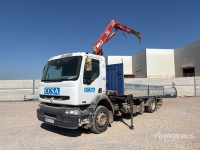 2004 Renault 270 18 4x2 4x2 Camion plataforma con grua
