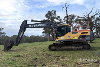 Volvo EC220 DL Tracked Excavator