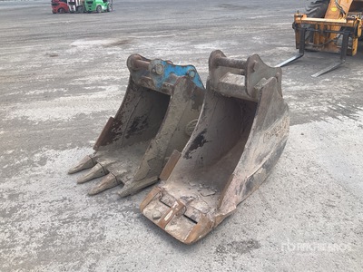 Quantity of (2) Digging Excavator Bucket