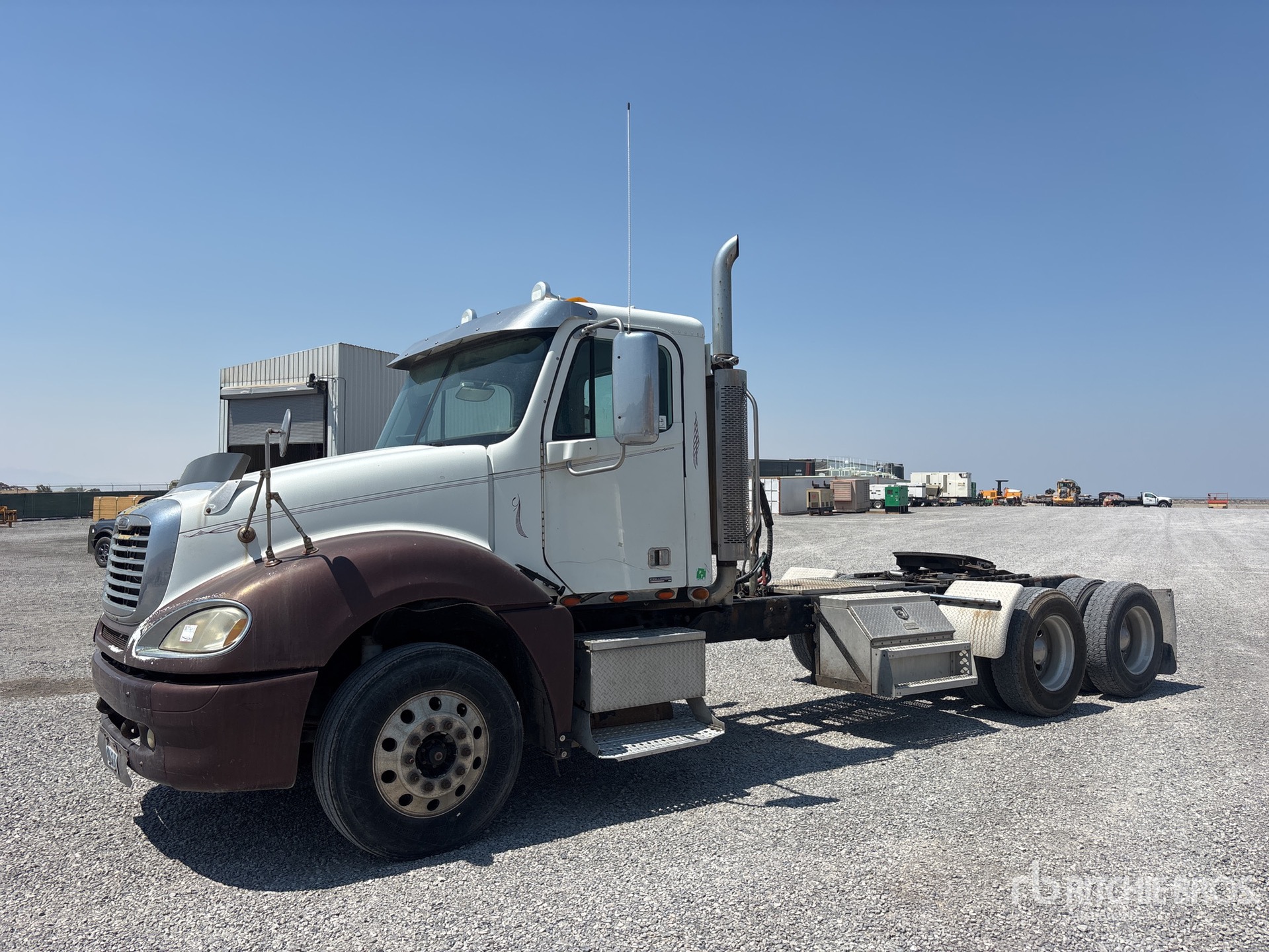 2007 Freightliner Columbia 120 6x4 T/A Day Cab Truck Tractor