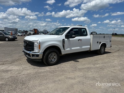 2023 Ford F-250 XL 4x2 Utility Truck
