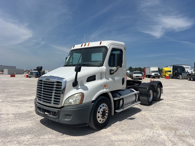 2014 Freightliner Cascadia 113 6x4 Cabeza Tractora Cabina Corta