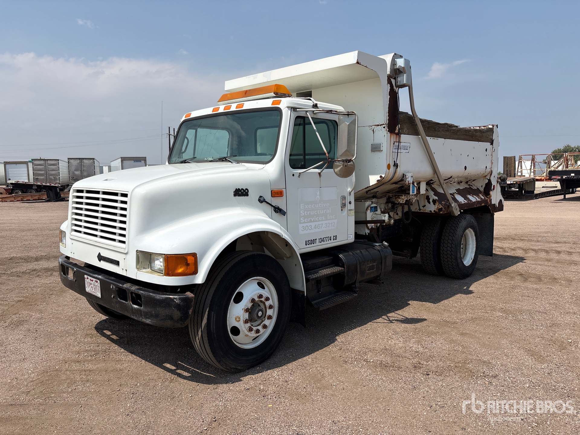 1995 International 4900 4x2 S/A Dump Truck