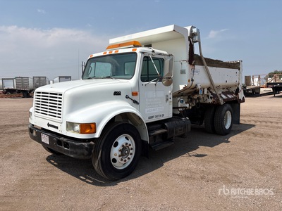 1995 International 4900 4x2 Camion à benne basculante S/E