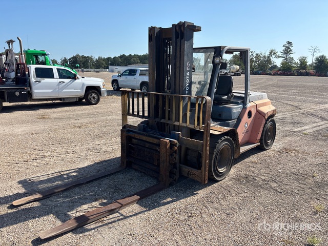 2015 Toyota 8FDU70 7000 lb Forklift (Inoperable)
