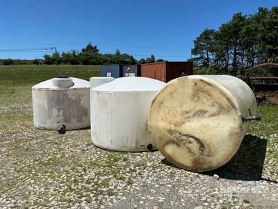 Quantity of (3) Poly Réservoir d'eaux usées
