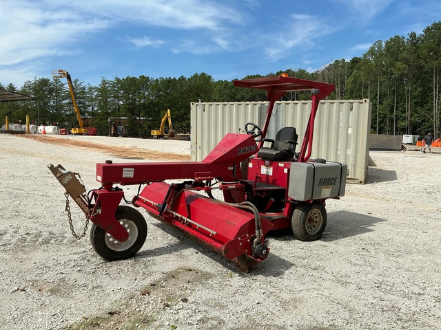 2021 Broce BW-260 Self-Propelled Broom 2021 Broce BW-260 Self-Propelled Broom