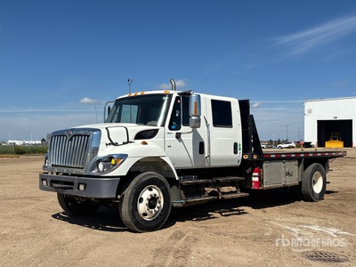 2014 International WorkStar 7300 4x2 Crew Cab Ciężarówka z płaską platformą