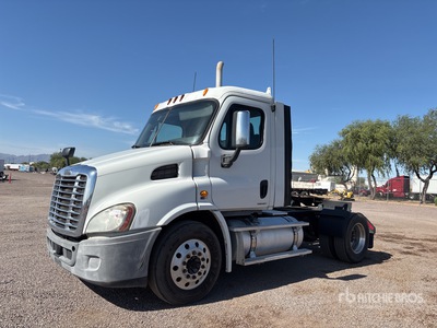 2011 Freightliner Cascadia 113 Ciągnik siodłowy z kabiną dzienną S/A