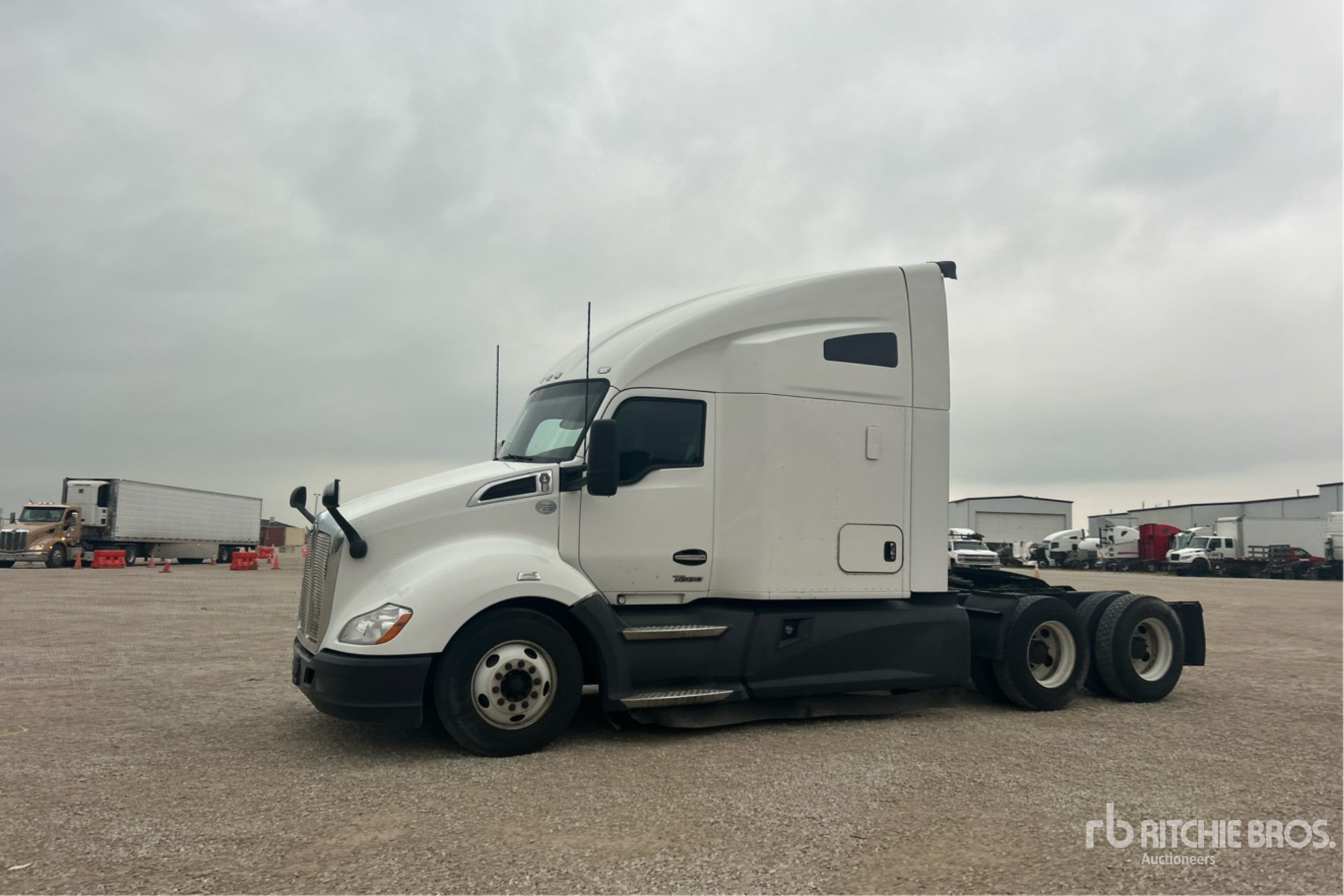 2022 Kenworth T680 6x4 T/A Sleeper Truck Tractor
