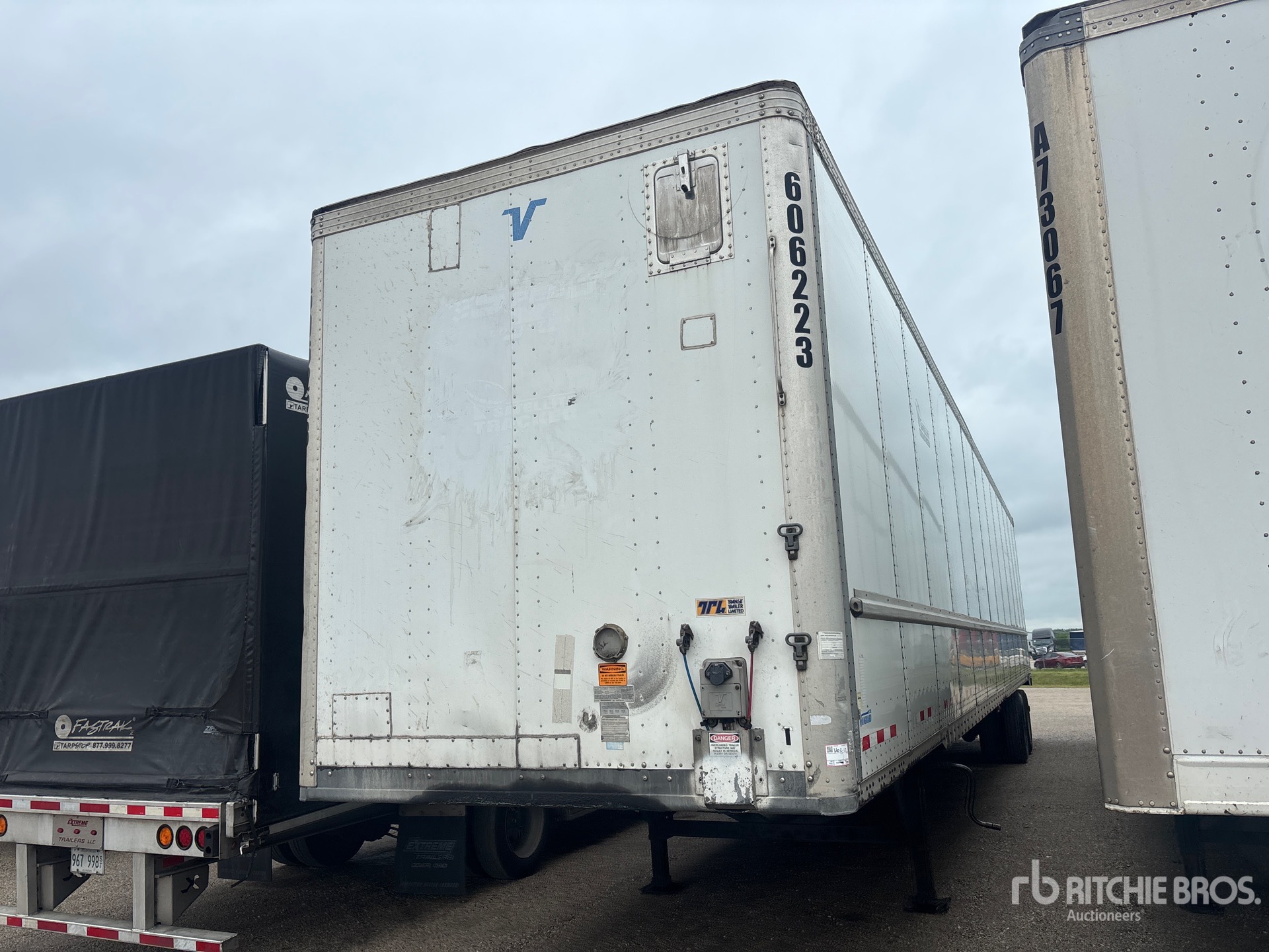 2016 Vanguard VXP 53 ft x 102 in T/A Van Trailer