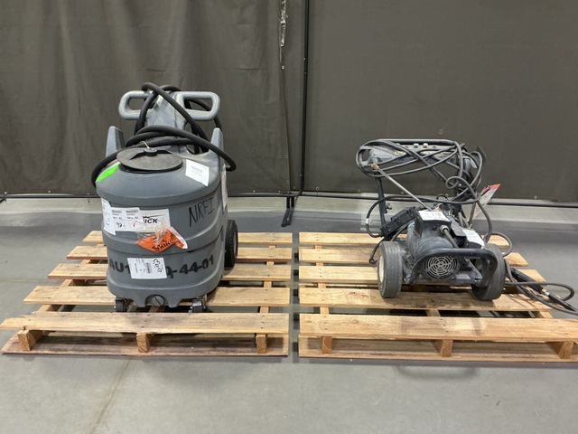 (1) North Star Pressure Washer & (1) Armick Portable Foam Cleaning Unit (1) North Star Pressure Washer & (1) Armick Portable Foam Cleaning Unit