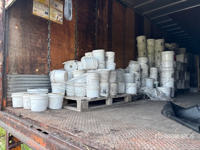 Quantity of (120) Beekeeping 3 gal Plastic Feeder Pails Varios equipamientos de agricultura