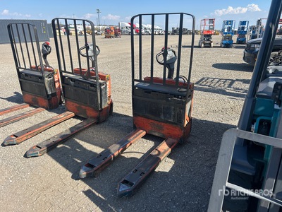 2010 Toyota 7HBW23 4500 lb Electric Vérins de châssis
