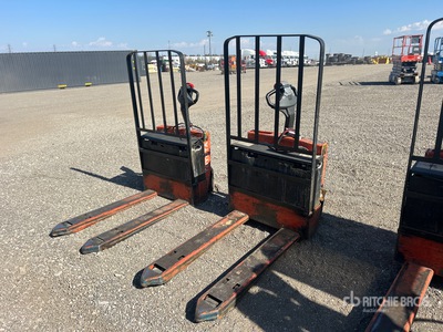 2010 Toyota 7HBW23 4500 lb Electric Vérins de châssis