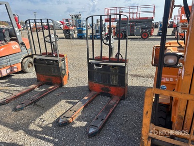 2010 Toyota 7HBW23 4500 lb Electric Vérins de châssis