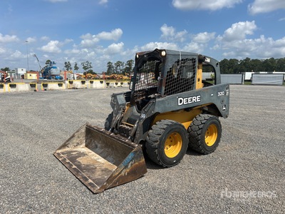 2011 John Deere 320D Ładowarka o sterowaniu burtowym