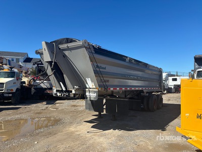 2011 Midland 27 ft T/A End Dump Trailer