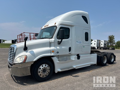 2016 Freightliner Cascadia 125 6x4 T/A Sleeper Truck Tractor