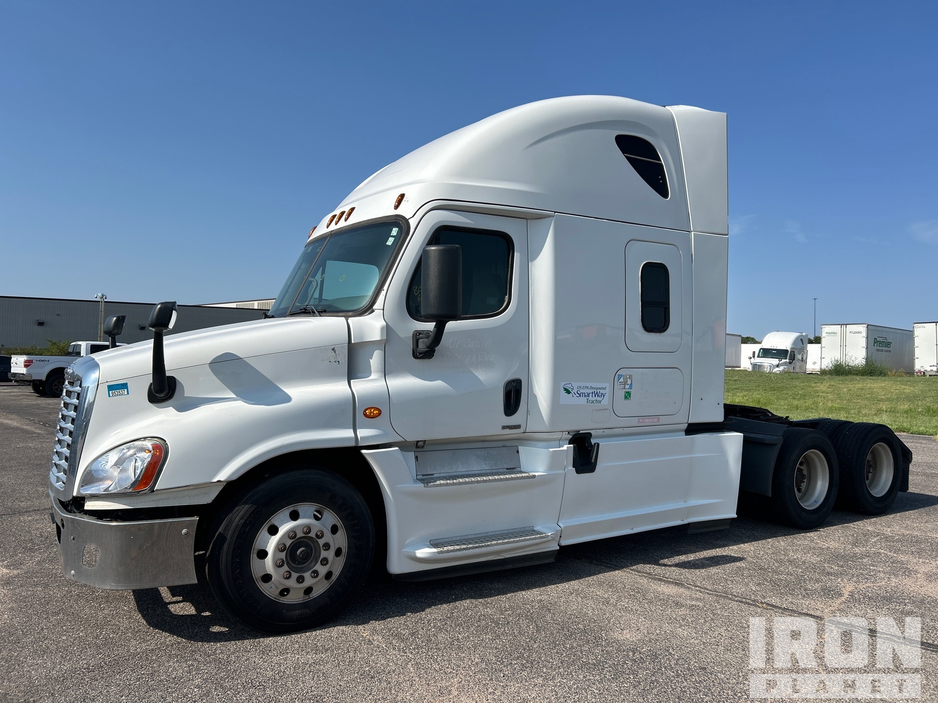 2016 Freightliner Cascadia 125 6x4 T/A Sleeper Truck Tractor