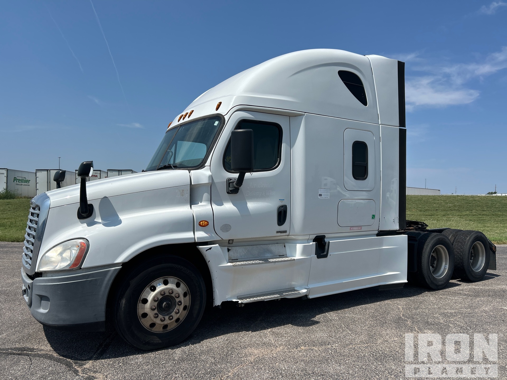 2016 Freightliner Cascadia 125 6x4 T/A Sleeper Truck Tractor