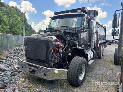 2020 Kenworth T880 8x4 Tri/A Camión dumper (Inoperable)
