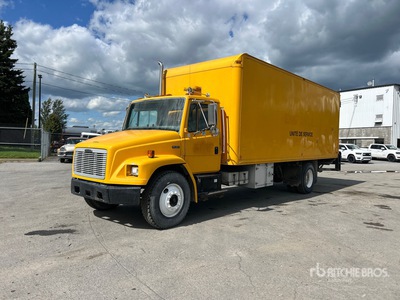 1998 Freightliner FL80 Camión Utilitario