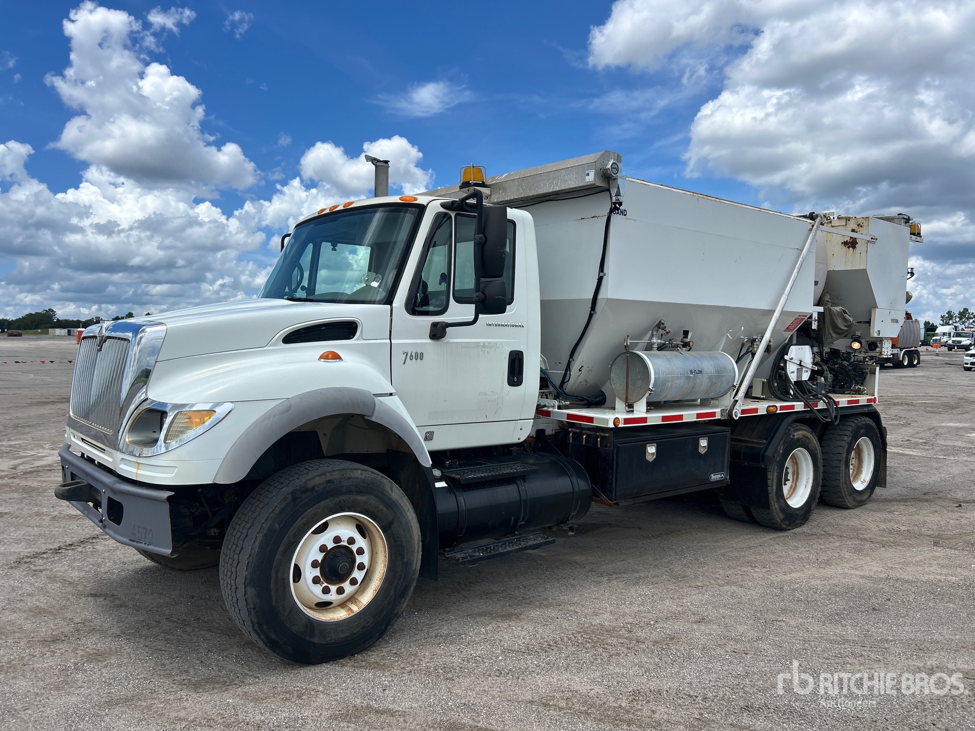 2007 International 7600 6x4 Volumetric Mixer Truck