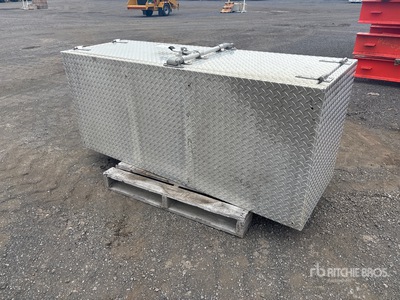 Quantity of (1) صندوق الأدوات - Fits Truck