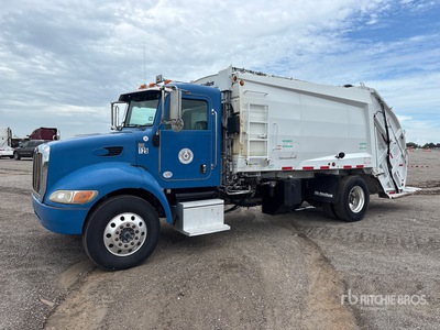 2013 Peterbilt 337 4x2 Rear Loader Camion de ramassage des ordures ménagères