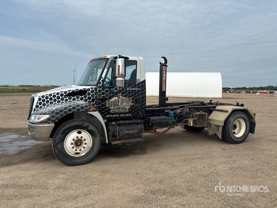 2002 International Durastar 4300 4x2 Hooklift Truck