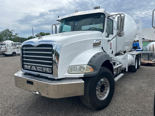 2014 Mack Granite 6x4 Mixer Truck