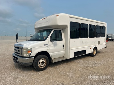 2011 Ford E-450 4x2 14-Seat Mini Bus