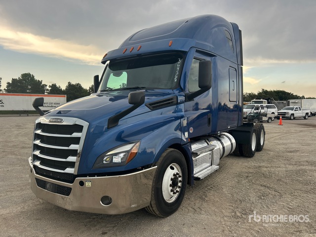 2020 Freightliner Cascadia 126 6x4 T/A Sleeper Truck Tractor