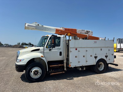 Posi-Plus 200-42-A 42 ft on 2013 International 4400 4x2 Lkw-Arbeitsbühne