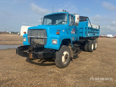 1992 Ford LNT8000F 6x4 T/A Dump Truck